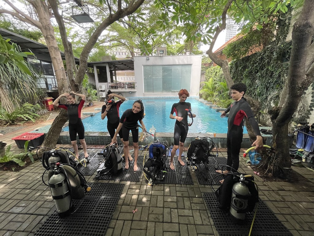 Bubbles Dive Center